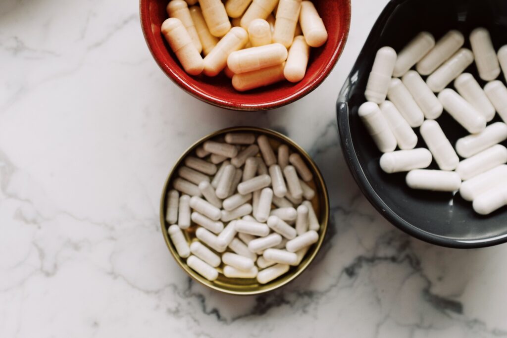 supplements in bowls, magnesium supplement, types of magnesium